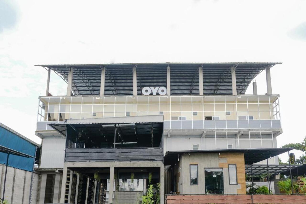 Super Oyo 1468 Sm House Hotel Malang Bagian luar foto