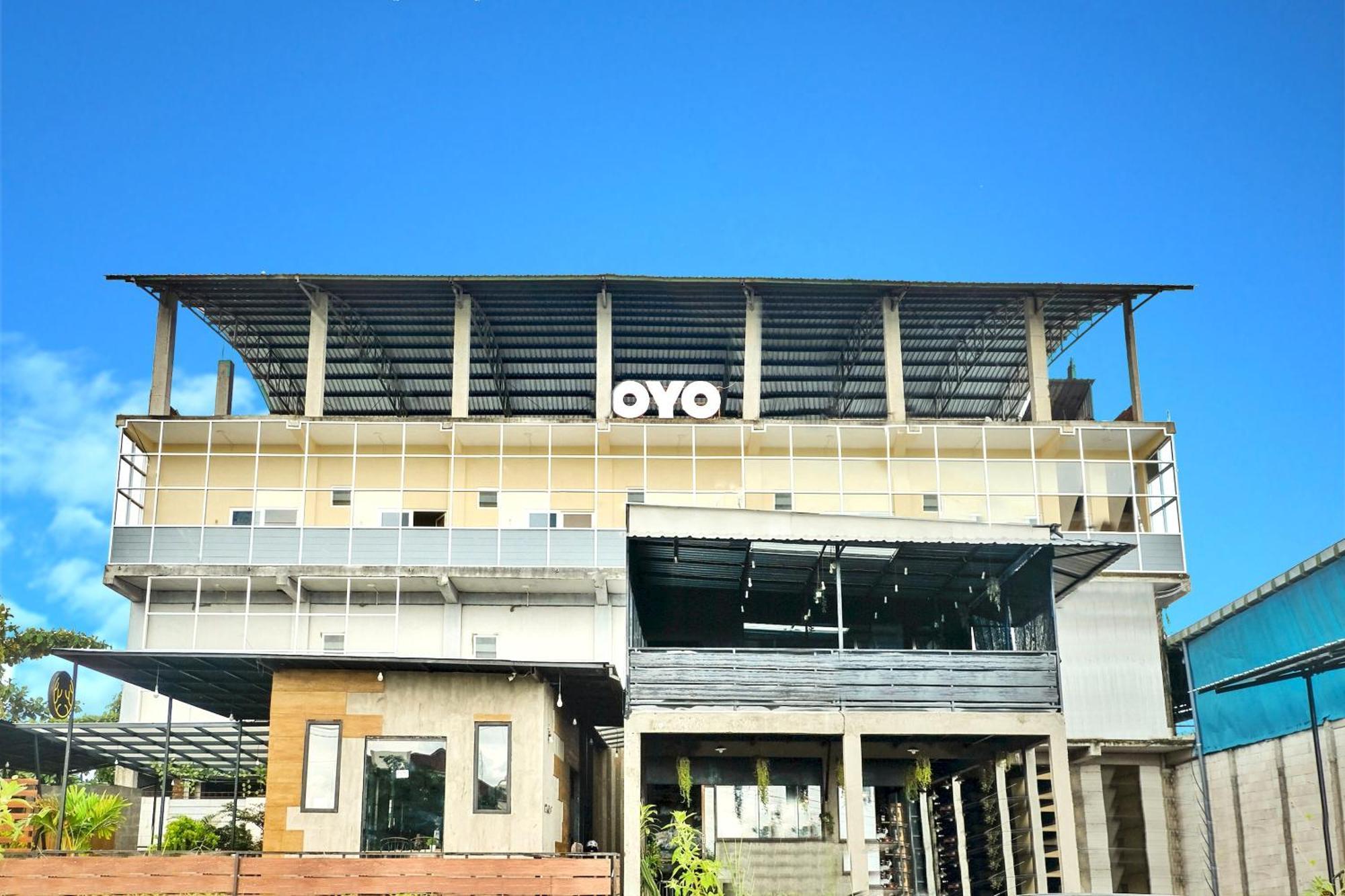 Super Oyo 1468 Sm House Hotel Malang Bagian luar foto