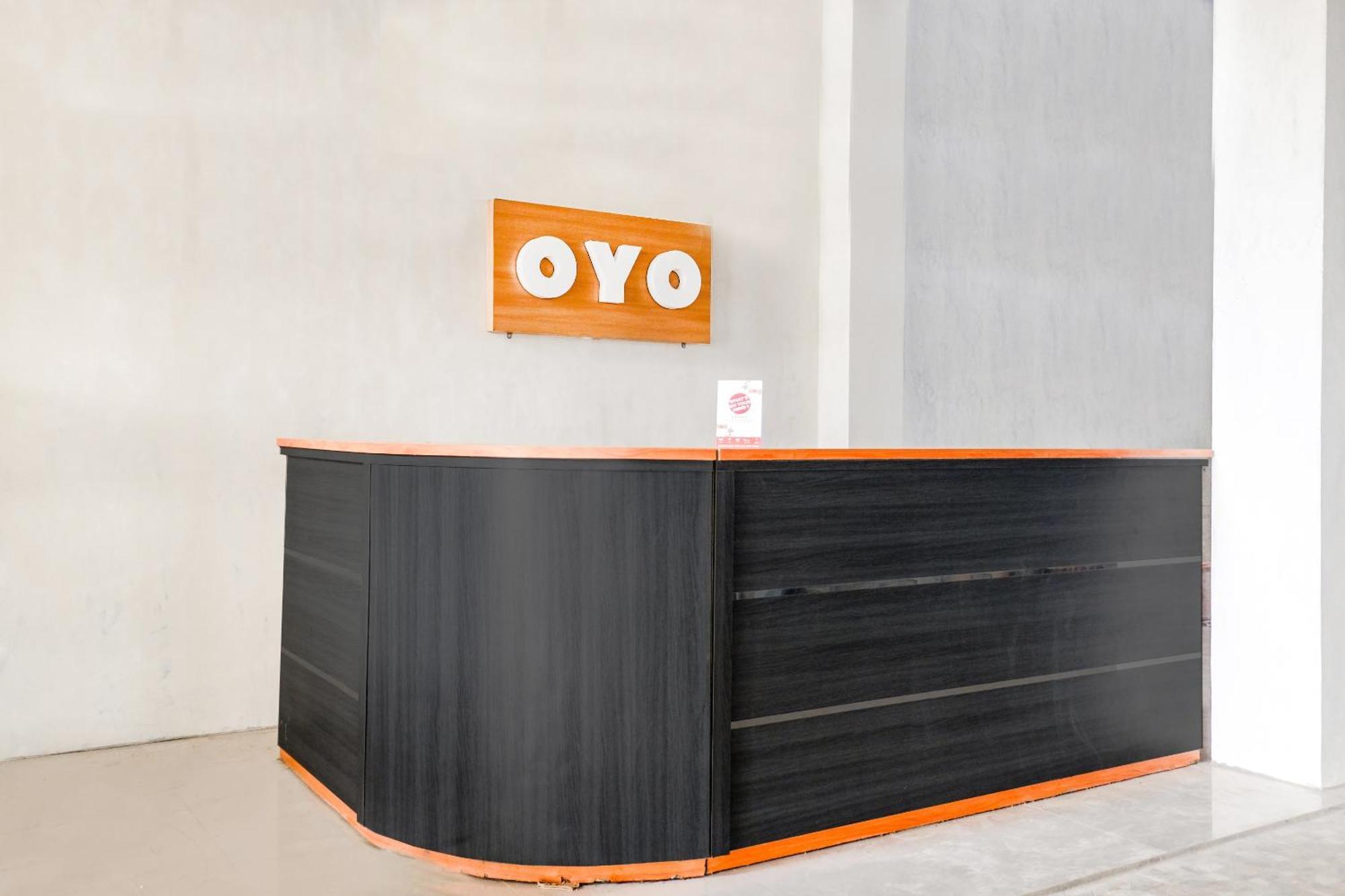 Super Oyo 1468 Sm House Hotel Malang Bagian luar foto